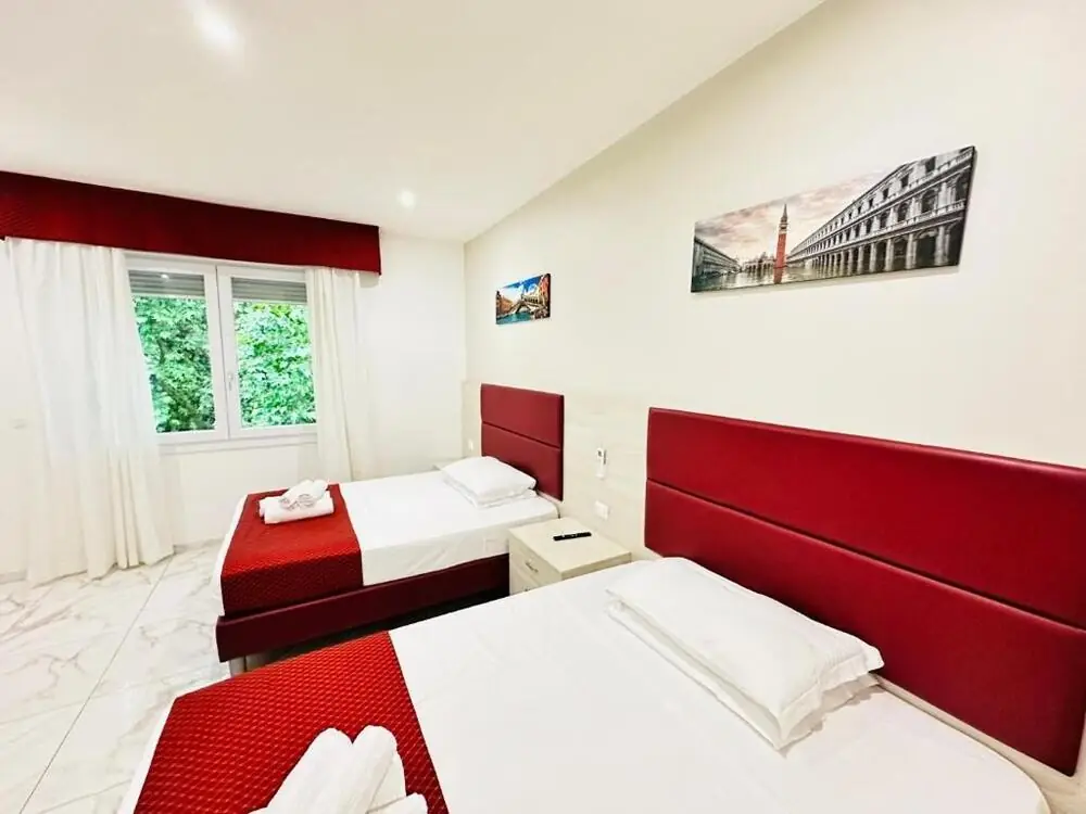 Quadruple Room — photo 1